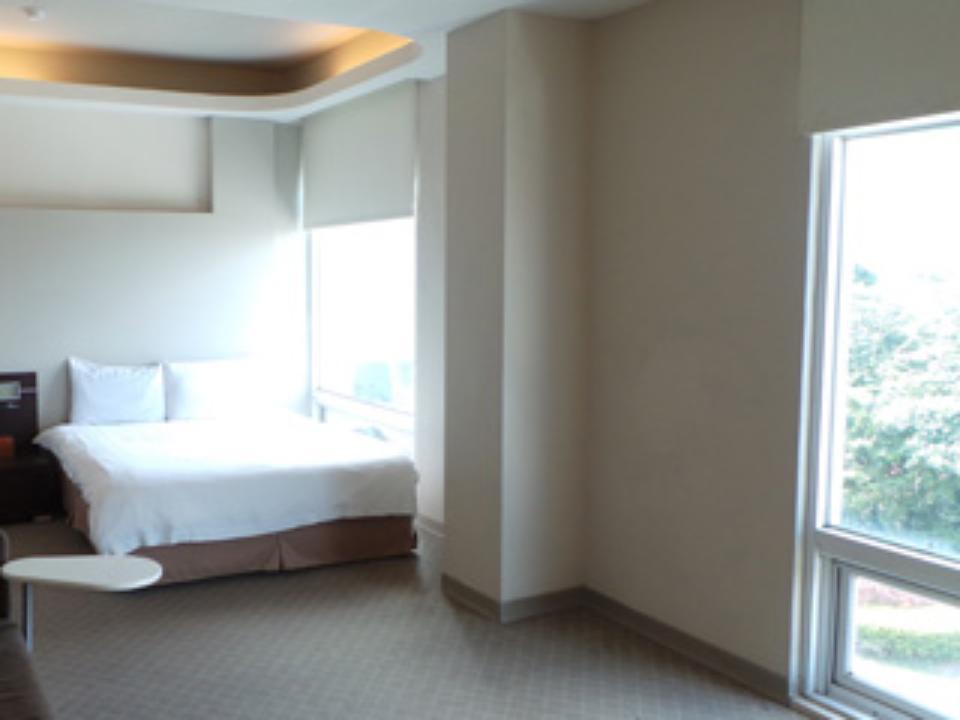 Empire Pacific Castle Hotel Yangmei Exterior photo