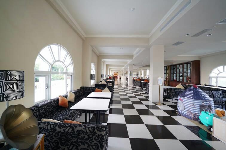 Empire Pacific Castle Hotel Yangmei Exterior photo