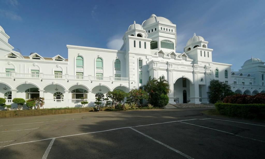 Empire Pacific Castle Hotel Yangmei Exterior photo